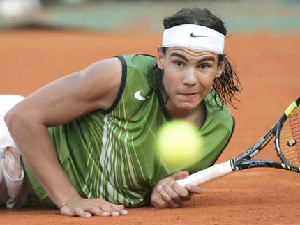 FEDERER PROMOSSO AL TERZO TURNO DEL ROLAND GARROS